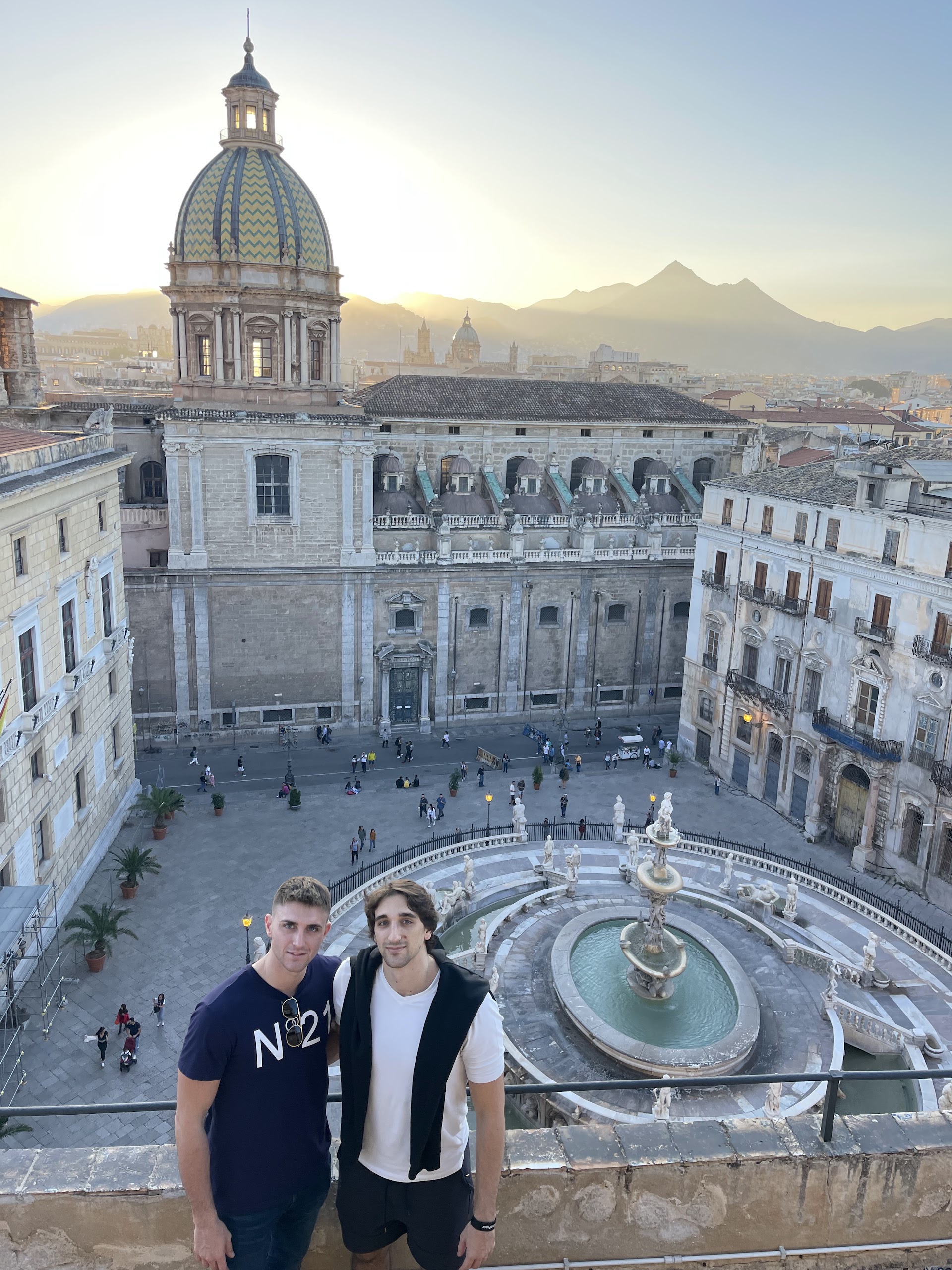 Piazza Pretoria vista da una terrazza nascosta