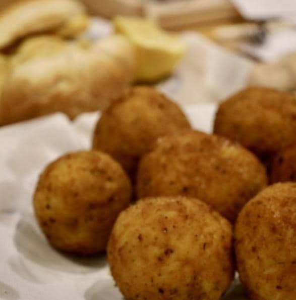 Preparazione delle Arancine e Cannolo: Corso Iconico