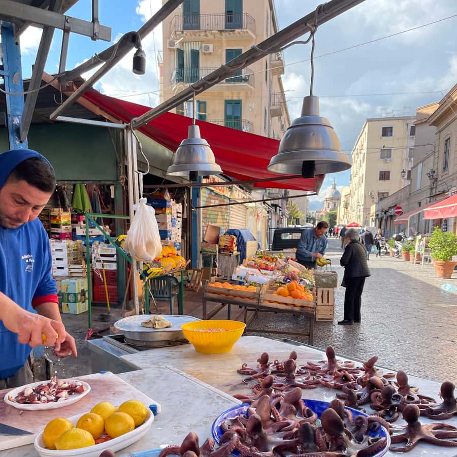 Historic Palermo market: stalls, colours and the everyday life of the city