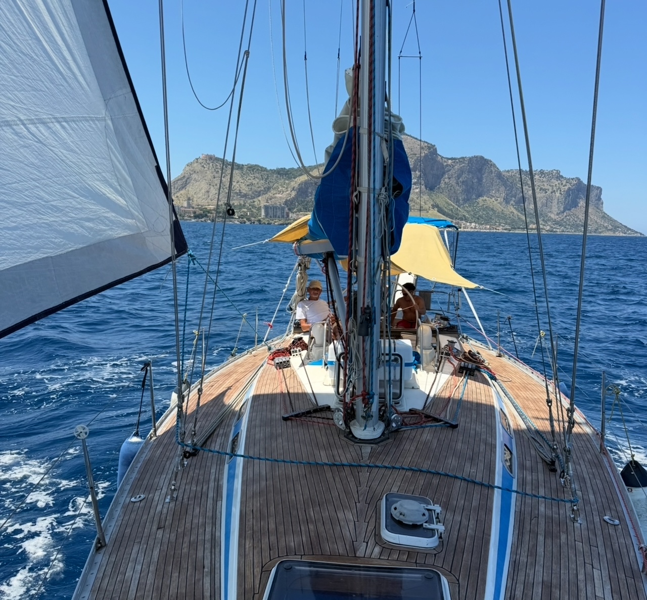Barca a vela nel golfo di Mondello, Palermo