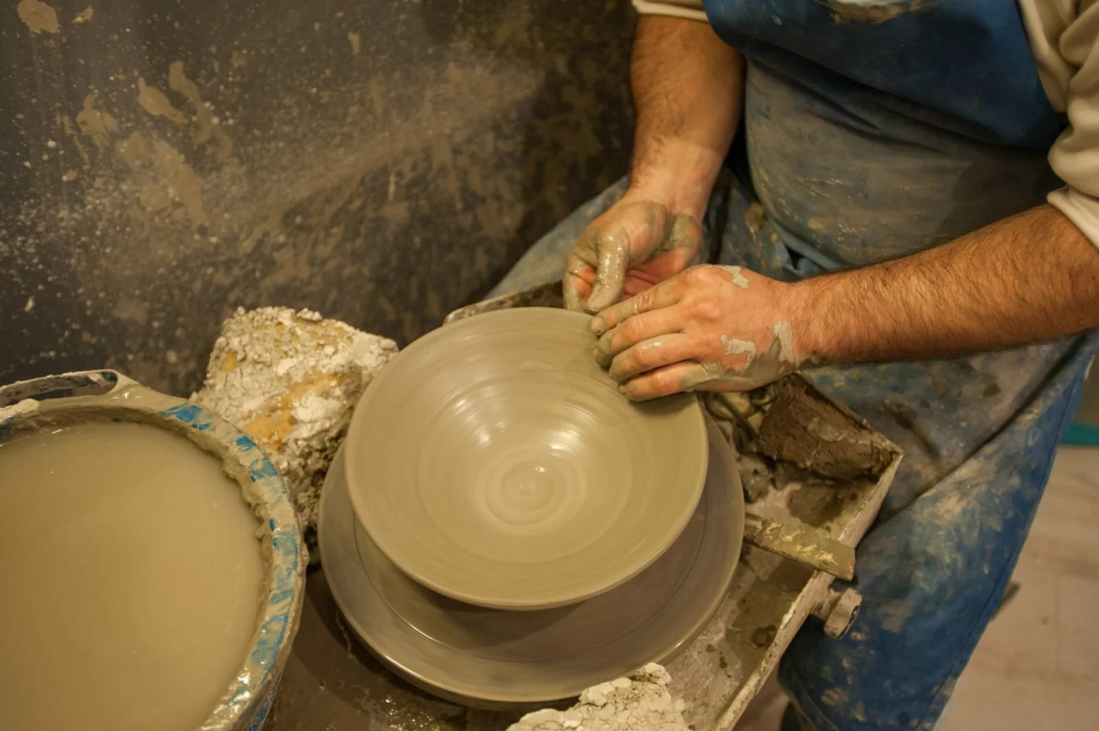 Lavorazione della ceramica a sciacca: plasma la tradizione siciliana con le tue mani