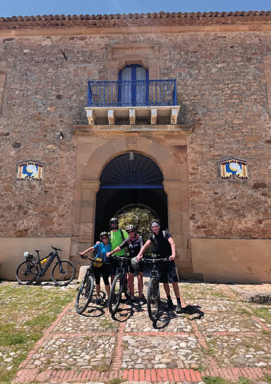 Regaleali: e-bike tour e degustazione